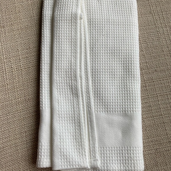 Harrods Tea Towel, Gold Embroidered, 100% Cotton, Rectangular, White - Picture 2 of 4